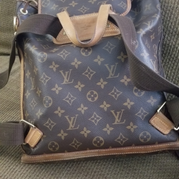 LV back pack - Picture 3 of 5